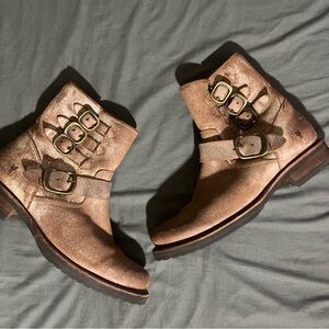 Frye Veronica Distressed Leather Womens Size 7.5 B Belted Short Boots 3470581CHO